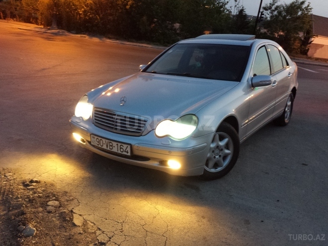 Mercedes C 220 2002, 298,000 km - 2.2 l - Bakı
