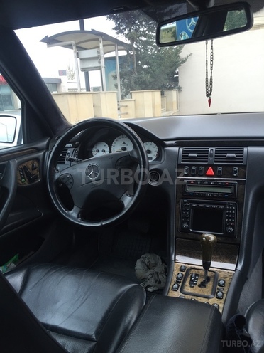 Mercedes E 320 2000, 200,800 km - 3.2 л - Bakı