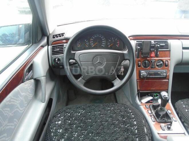 Mercedes E 220 1998, 278,000 km - 2.2 l - Bakı