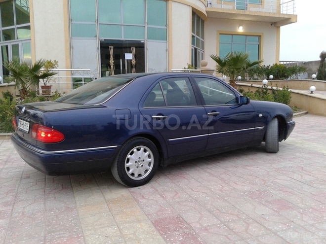 Mercedes E 230 1995, 275,000 km - 2.3 l - Bakı