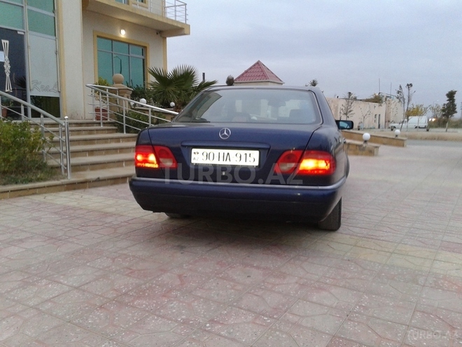 Mercedes E 230 1995, 275,000 km - 2.3 l - Bakı
