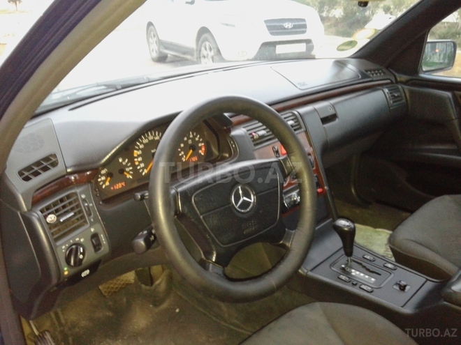 Mercedes E 230 1995, 275,000 km - 2.3 l - Bakı