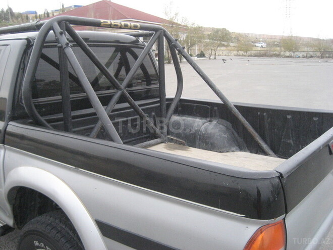 Mitsubishi L200 2002, 214,000 km - 2.5 l - Bakı