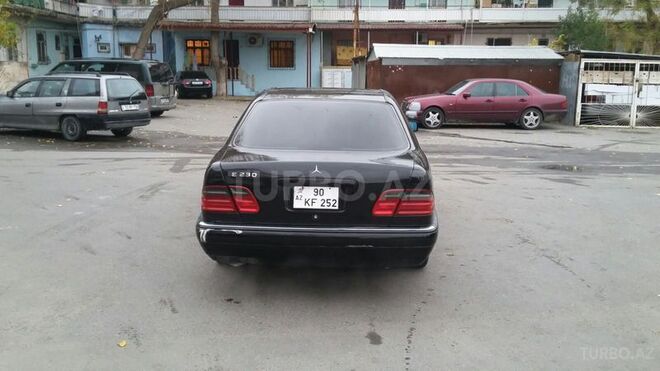 Mercedes E 320 1999, 305,000 km - 3.2 l - Bakı