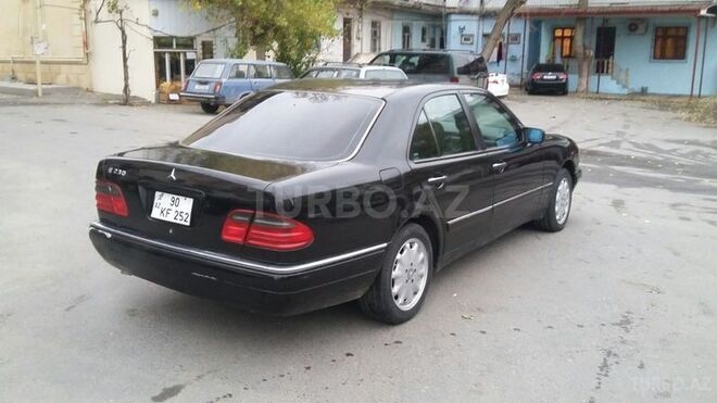 Mercedes E 320 1999, 305,000 km - 3.2 l - Bakı