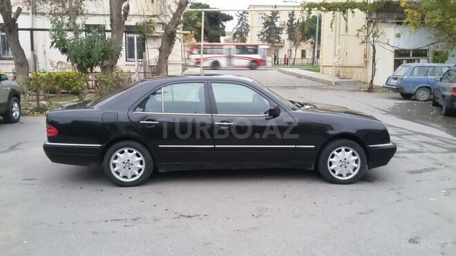 Mercedes E 320 1999, 305,000 km - 3.2 l - Bakı