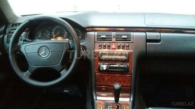 Mercedes E 320 1999, 305,000 km - 3.2 l - Bakı
