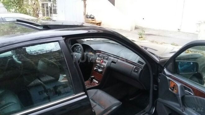 Mercedes E 320 1999, 305,000 km - 3.2 l - Bakı