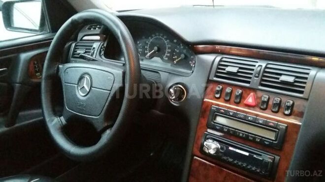 Mercedes E 320 1999, 305,000 km - 3.2 l - Bakı