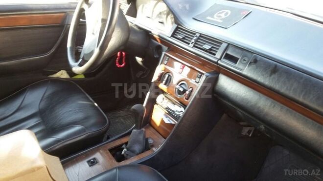 Mercedes E 220 1990, 300,000 km - 2.2 l - Bakı