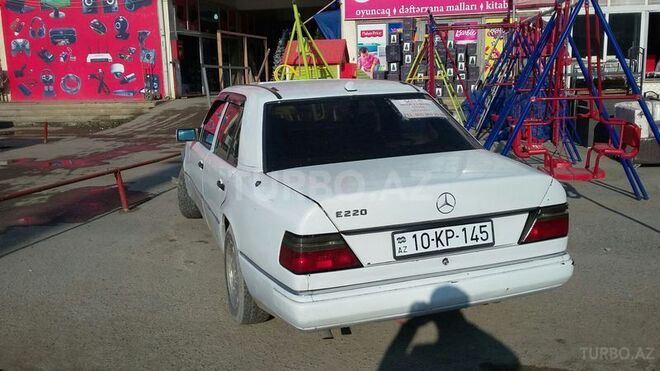 Mercedes E 220 1990, 300,000 km - 2.2 l - Bakı