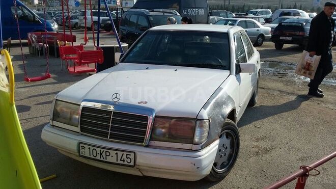 Mercedes E 220 1990, 300,000 km - 2.2 l - Bakı
