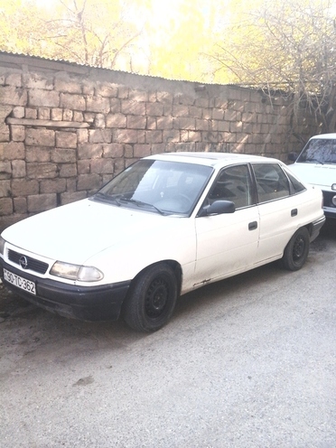 Opel Astra 1995, 120,000 km - 0.2 l - Bakı