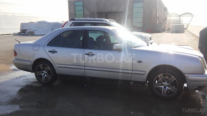 Mercedes E 290 1996, 366,000 km - 2.9 l - Bakı