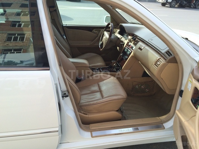 Mercedes E 320 2000, 151,000 km - 3.2 л - Bakı
