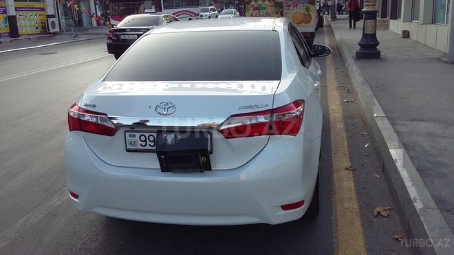 Toyota Corolla 2013, 19,700 km - 1.6 л - Bakı