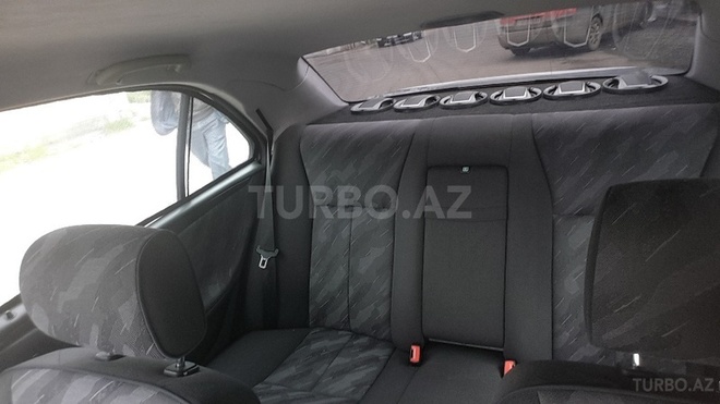 Mercedes E 270 2001, 240,000 km - 2.7 l - Bakı