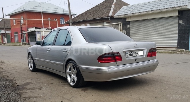 Mercedes E 270 2001, 240,000 km - 2.7 l - Bakı