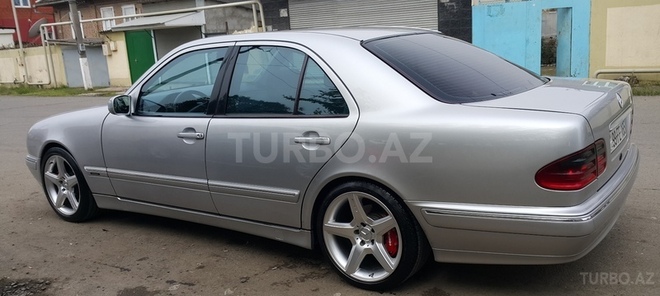 Mercedes E 270 2001, 240,000 km - 2.7 l - Bakı