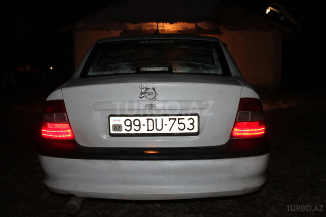 Opel Vectra 1998, 200,000 km - 1.8 l - Bakı