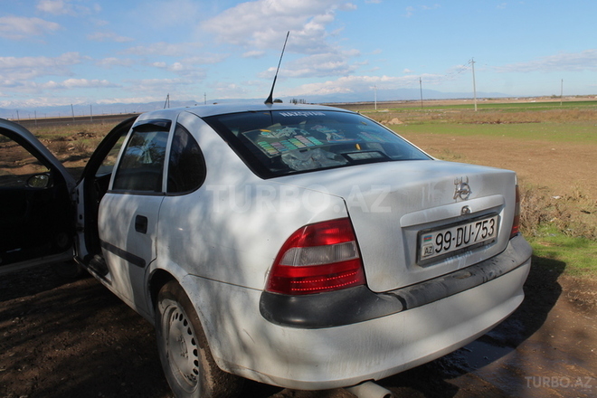 Opel Vectra 1998, 200,000 km - 1.8 l - Bakı