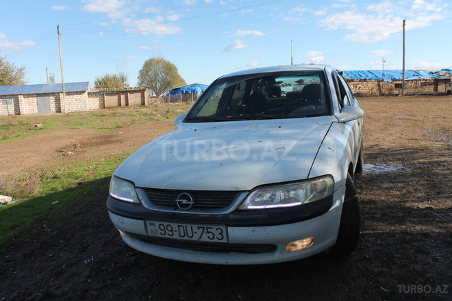 Opel Vectra 1998, 200,000 km - 1.8 l - Bakı