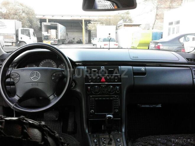 Mercedes E 270 2001, 260,000 km - 2.7 l - Bakı