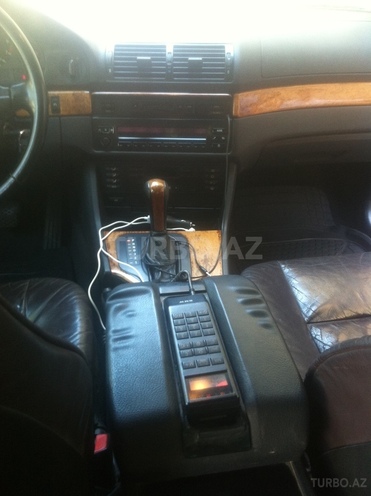 BMW 528 1997, 330,000 km - 2.8 l - Bakı