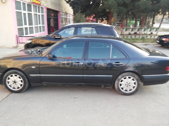 Mercedes E 240 1998, 250,000 km - 2.4 л - Sumqayıt