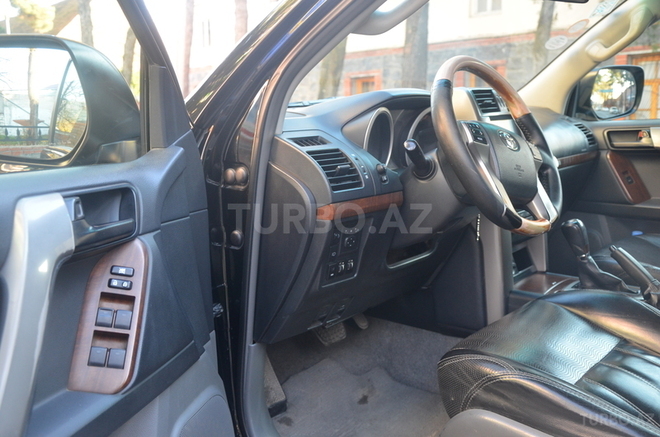 Toyota Prado 2012, 130,000 km - 2.7 л - Qax