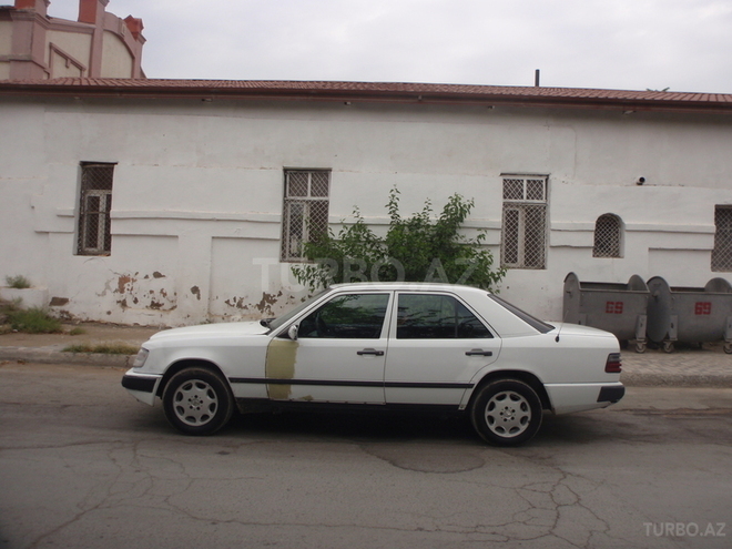 Mercedes E 200 1989, 300,500 km - 0.2 l - Bakı