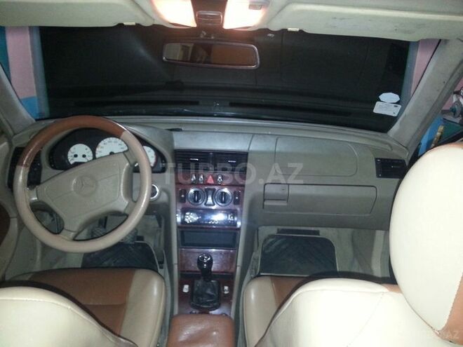 Mercedes C 220 2000, 241,000 km - 2.2 л - Bakı