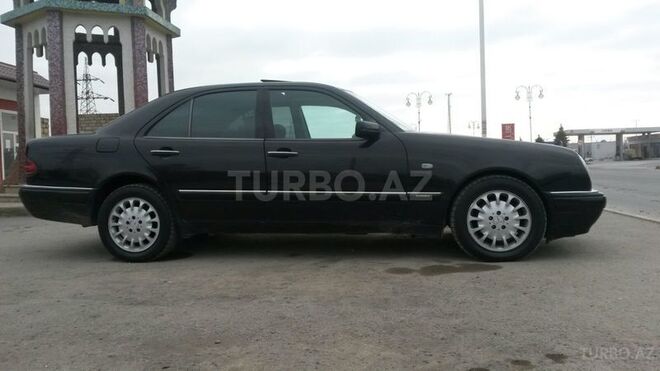 Mercedes E 280 1999, 250,000 km - 2.8 l - Bakı