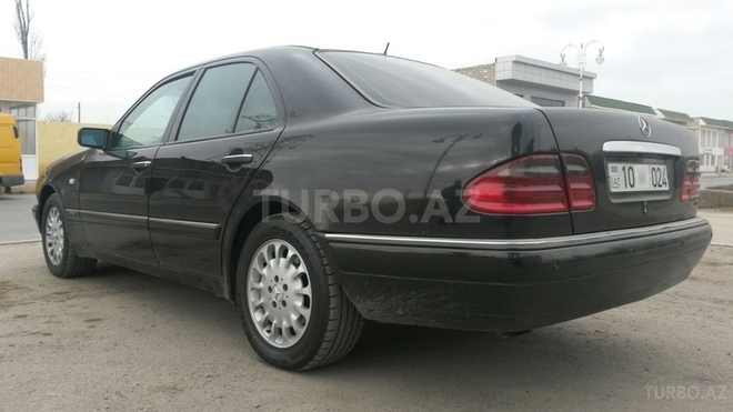 Mercedes E 280 1999, 250,000 km - 2.8 l - Bakı
