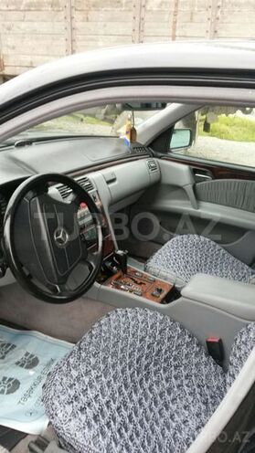 Mercedes E 280 1999, 250,000 km - 2.8 l - Bakı