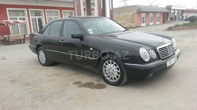 Mercedes E 280 1999, 250,000 km - 2.8 l - Bakı