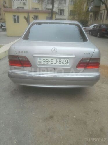 Mercedes E 220 2000, 254,600 km - 2.2 л - Ağdaş