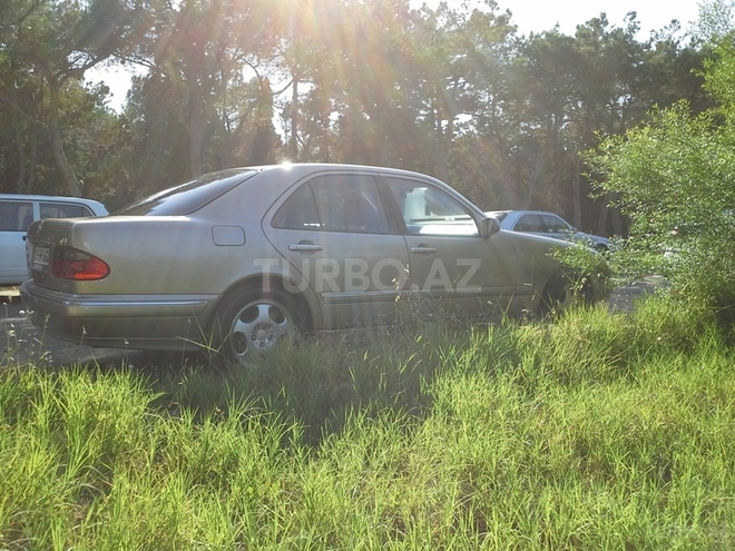 Mercedes E 240 2000, 258,000 km - 2.6 l - Bakı