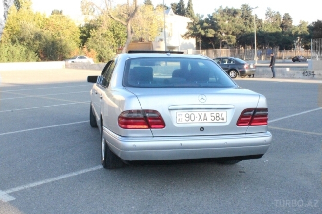Mercedes E 240 1998, 210,000 km - 2.4 л - Bakı