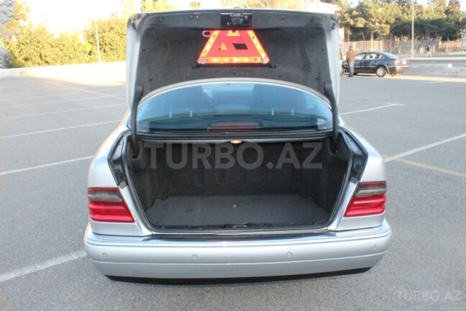 Mercedes E 240 1998, 210,000 km - 2.4 л - Bakı