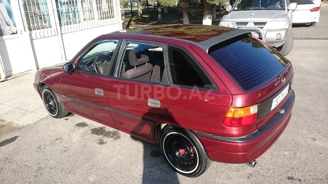 Opel Astra 1995, 270,000 km - 1.6 l - Bakı