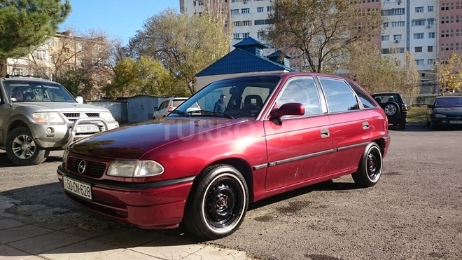Opel Astra 1995, 270,000 km - 1.6 l - Bakı
