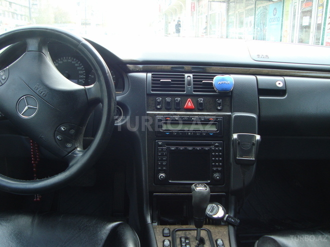 Mercedes E 320 1999, 215,000 km - 3.2 л - Bakı