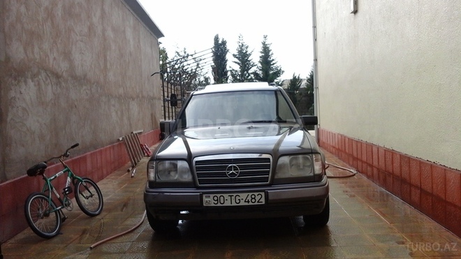 Mercedes E 220 1995, 278,000 km - 2.2 л - Bakı
