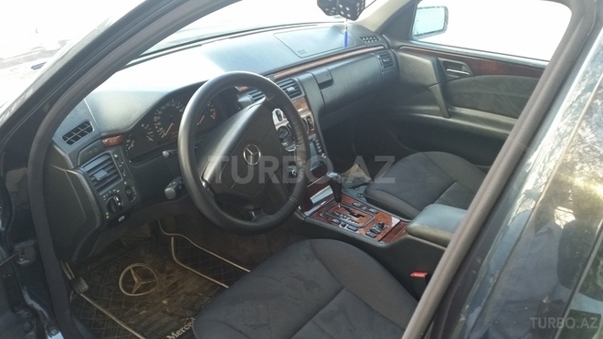 Mercedes E 240 1999, 243,000 km - 2.4 л - Bakı