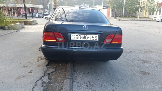 Mercedes E 240 1999, 243,000 km - 2.4 л - Bakı