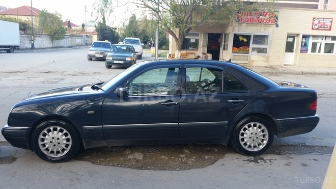 Mercedes E 240 1999, 243,000 km - 2.4 л - Bakı