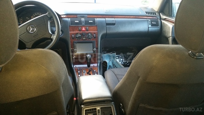 Mercedes E 240 1999, 243,000 km - 2.4 л - Bakı