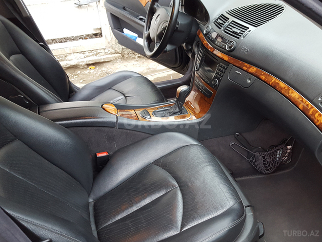 Mercedes E 220 2003, 229,000 km - 2.2 l - Bakı