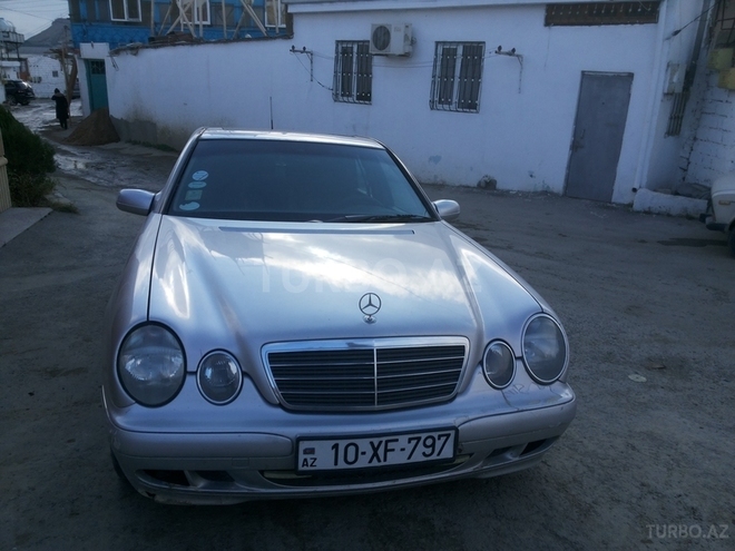 Mercedes E 220 2001, 220,000 km - 2.2 l - Bakı